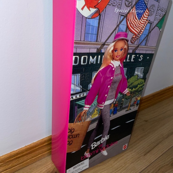 BARBIE - Bloomingdale’s Doll - Vintage 1996 Special Edition - MIB - Picture 8 of 12
